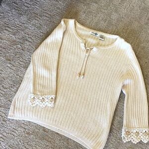 Cream top size M w/wood beads. Gently used